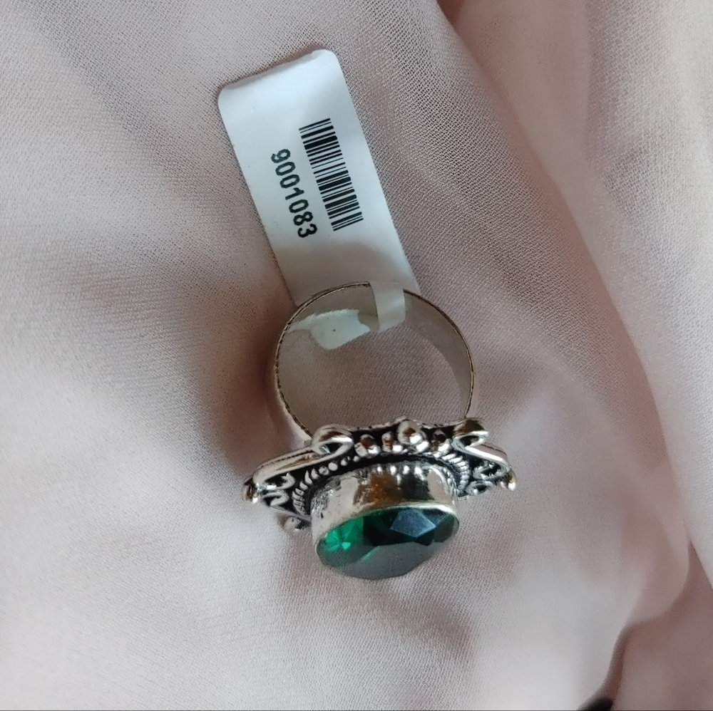 Emerald German Silver Ring - Picture 4 of 6